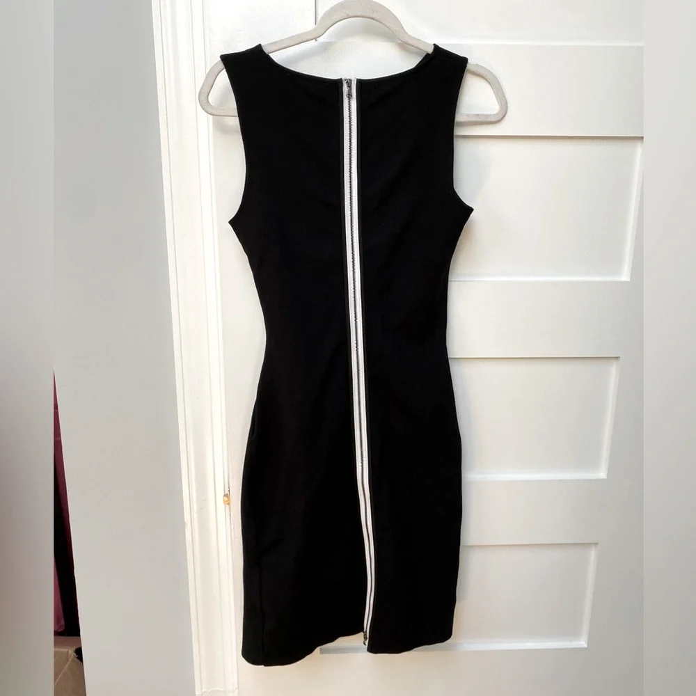 Kenneth Cole New York Hilary Ruched Size 6 Black Zipper Dress - Picture 3 of 9